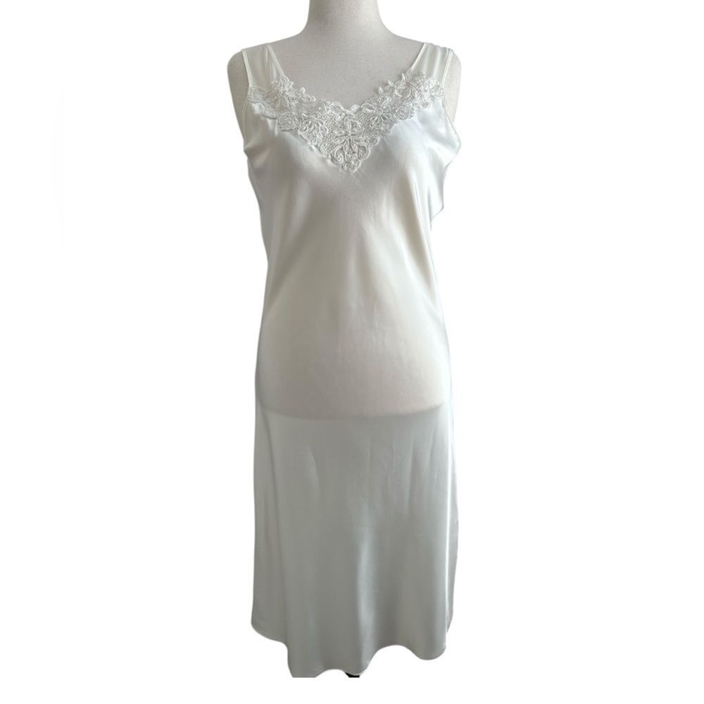 Lord & Taylor Vintage White Satin Slip Dress Lace Bodice Size M – 49” Long